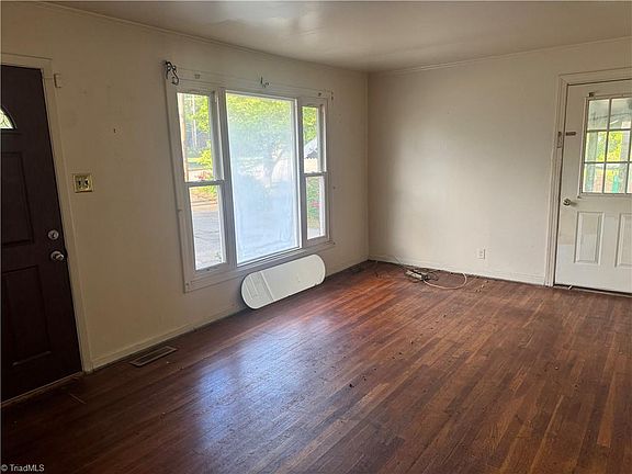 3rd image of 2114 Friends Ave
