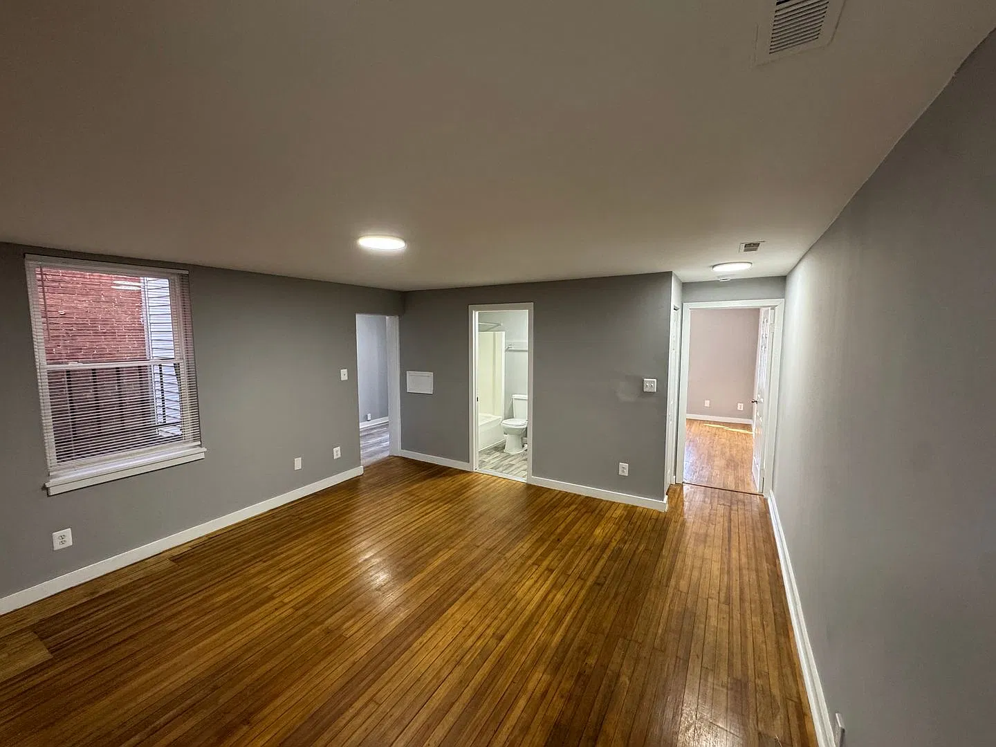 Baltimore - 1 Bedroom and 1 bath Available! — Photo 4