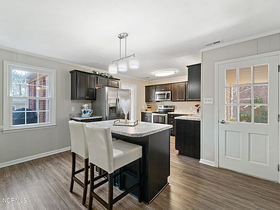 4th image of 307 Forest Grove Ave