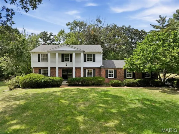2073 Willow Leaf Dr, Saint Louis, MO 63131