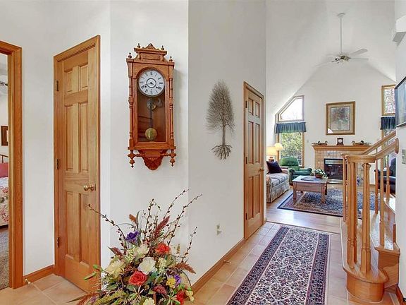 3rd image of 1 Oakmont Cir