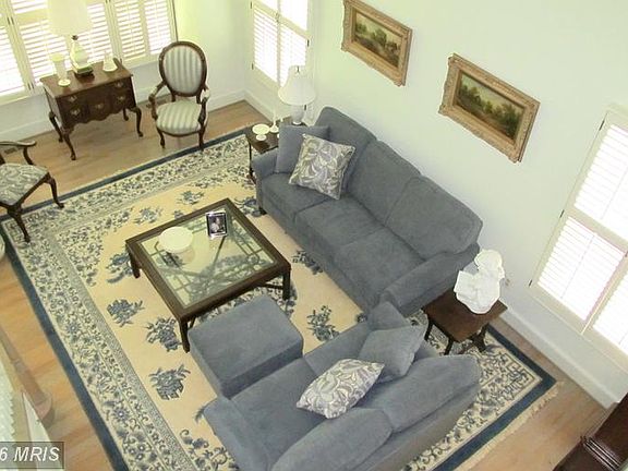 5th image of 209 Old English Oak Ct