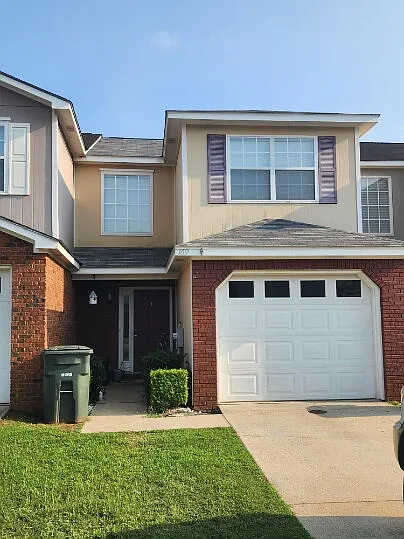 2 bed, 2.5 bath, 1400 sqft, $1,350 — Photo 1