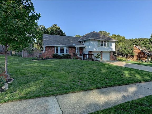 2nd image of 7806 W 90th Ter