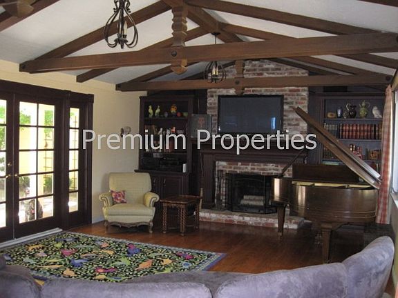 4th image of 19 Estates Dr