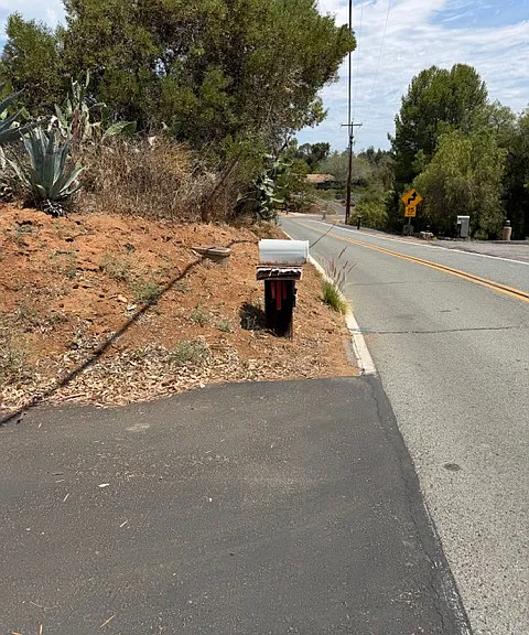 Eucalyptus Hills Dr — Photo 4