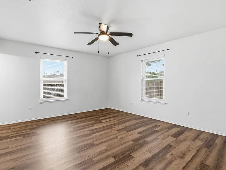 1502 Sharron Ct — Photo 56