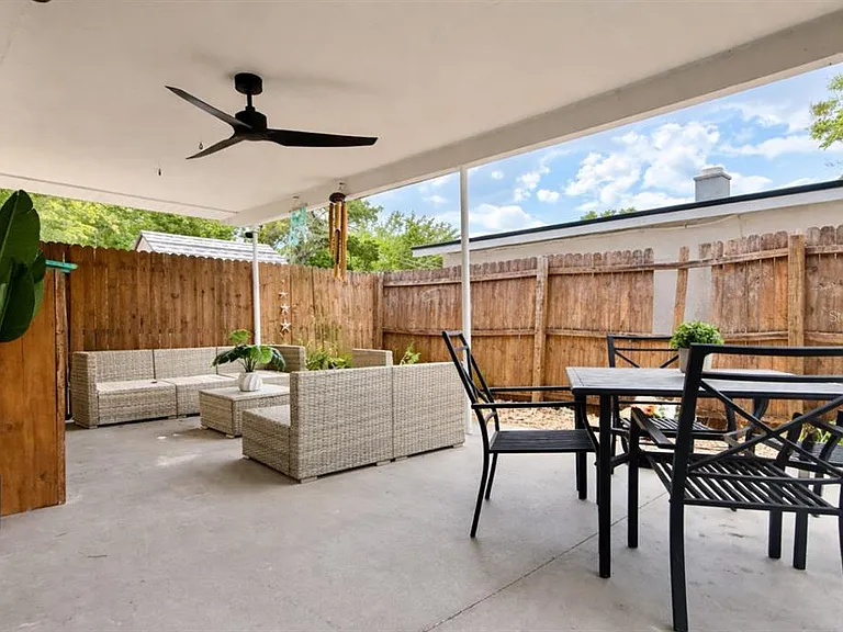 2440 Anastasia Dr — Photo 8