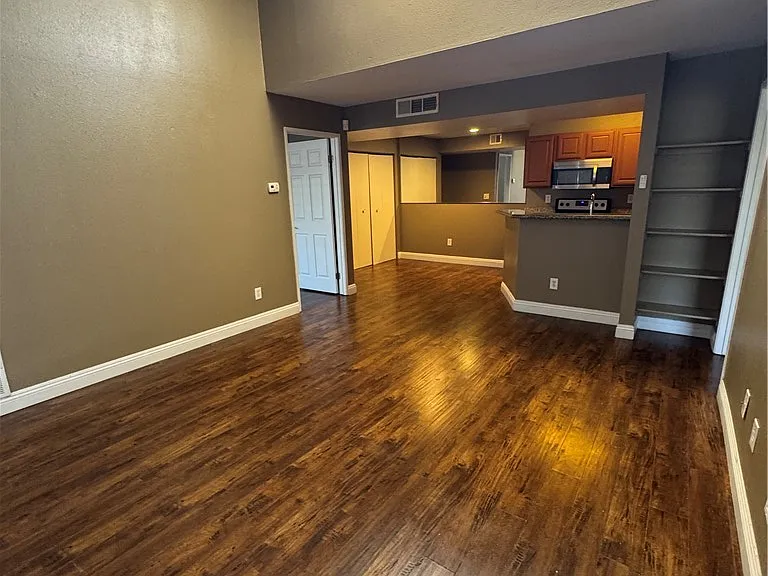 5146 S Jones Blvd #201 — Photo 16