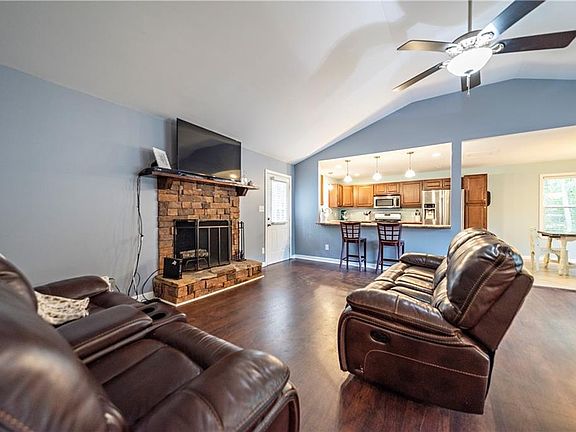 5th image of 205 Thrasher Ln