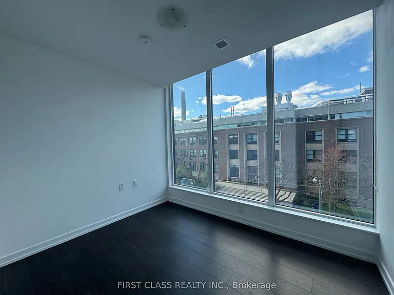 203 College St #407 — Photo 6
