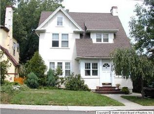 793 W Fingerboard Rd, Staten Island, NY 10305