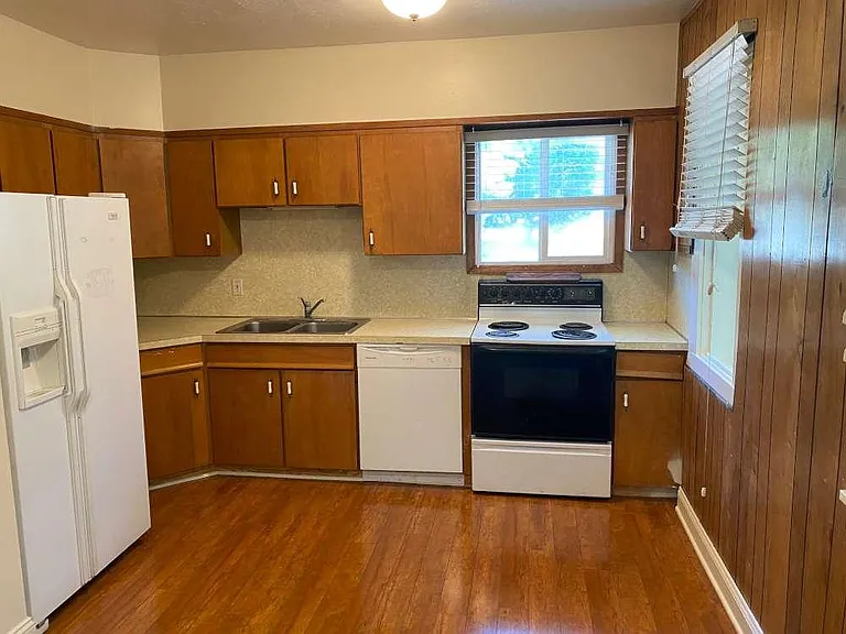 37 N 200 E #1 — Photo 2