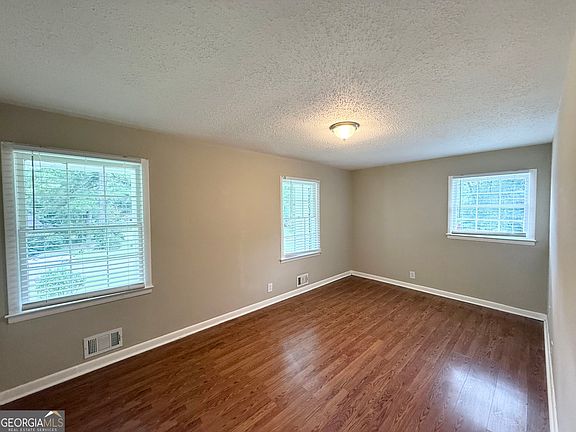 5th image of 2946 Carriage Ln