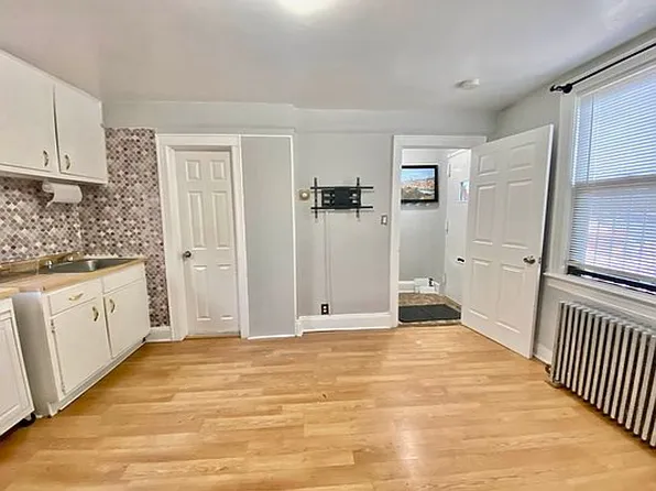 26-20 Ditmars Blvd #1, Astoria, NY 11105