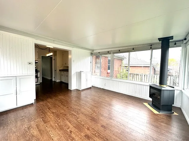 320 Brock St — Photo 14