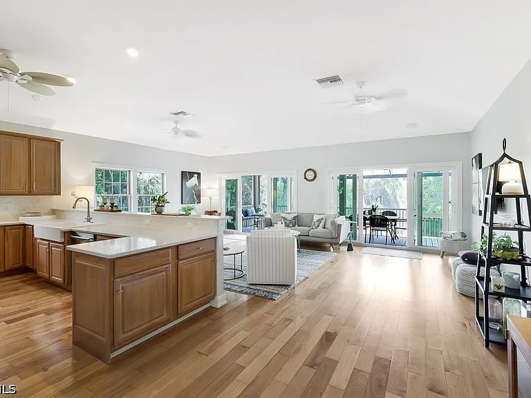 2130 Sunset Cir — Photo 17
