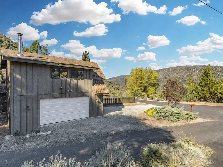1809 Pioneer Way — Photo 31