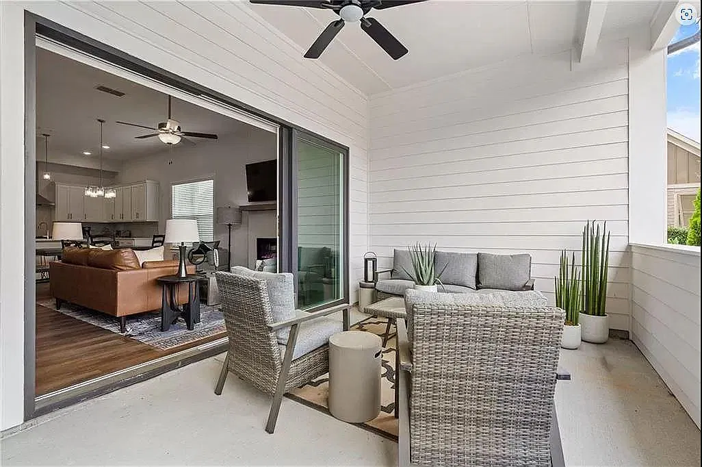 3 bed, 2.5 bath, 1888 sqft, $2,800 — Photo 3