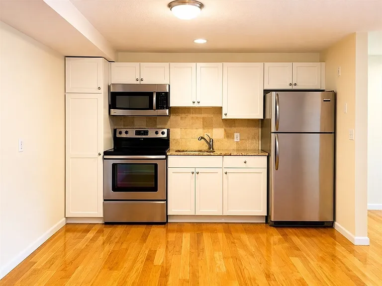 15 Francis St #16 — Photo 4