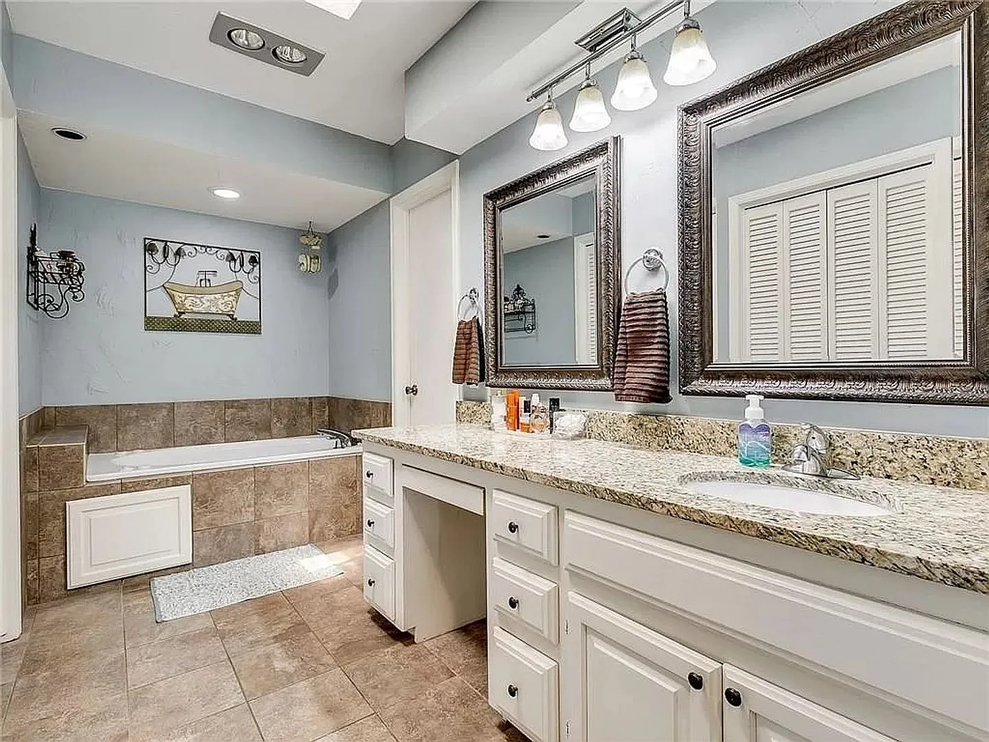 * * * $300 Move-in Special * * * Spacious and Beautiful 4 Bedroom / 2 Bathroom home in Edmond! * ... — Photo 3
