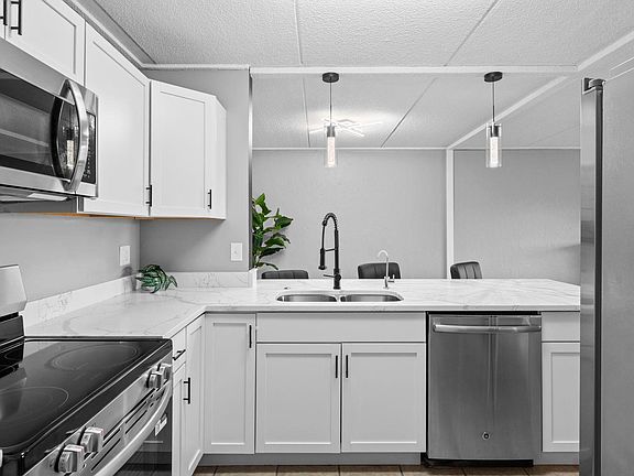 3rd image of 10501 Cedar Lake Rd APT 512