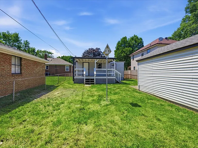 5010 Brookville Rd — Photo 14
