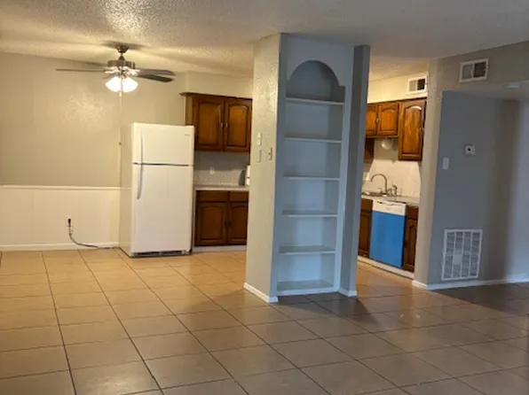 4018 Holly Rd #8, Corpus Christi, TX 78411