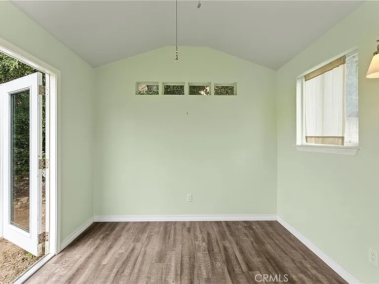 1096 Canyon View Dr — Photo 47