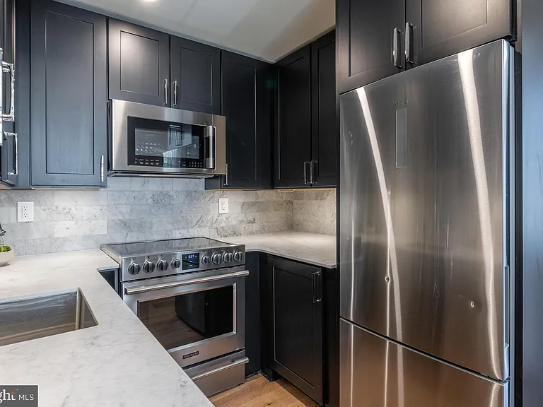 2100 Newport Pl NW #2 — Photo 4