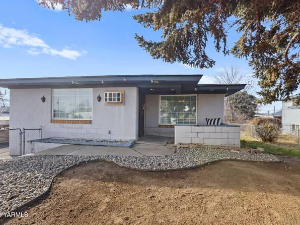 904 N 28th Ave, Yakima, WA 98902
