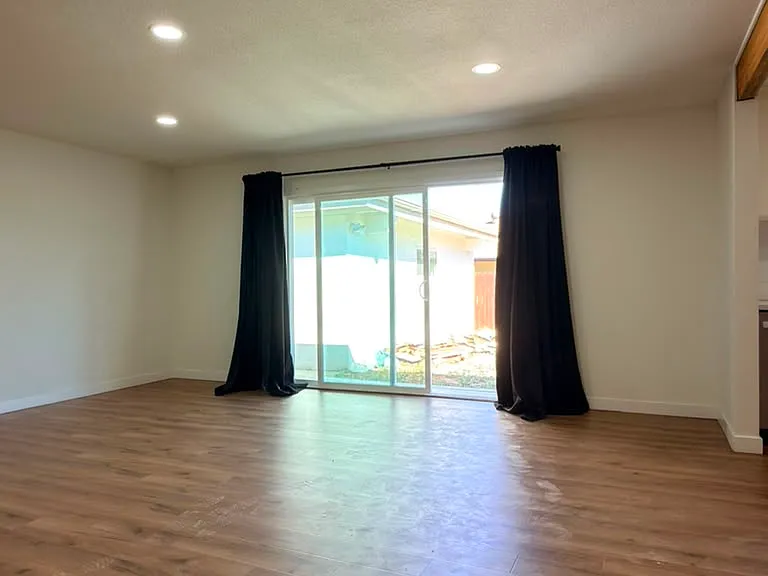 1811 Iris Way — Photo 5
