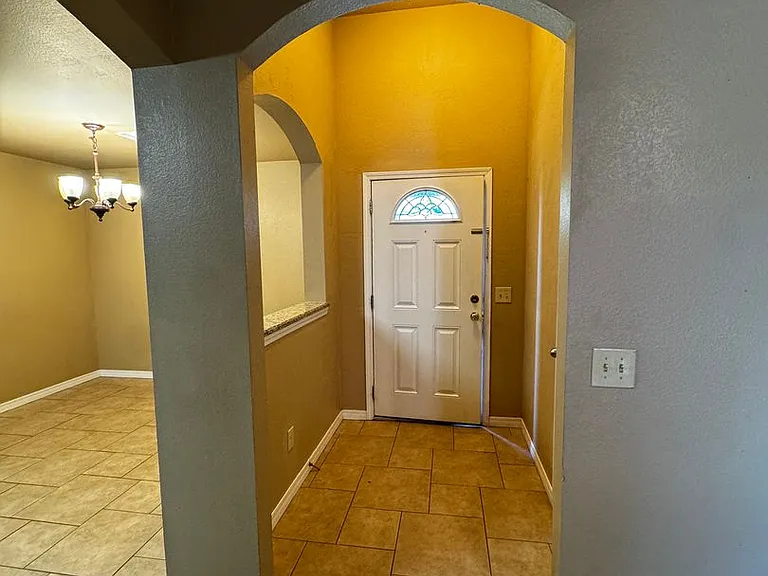 4517 S Roberts St — Photo 2