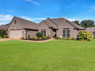 14 Garrison Dr, Jackson, TN 38305