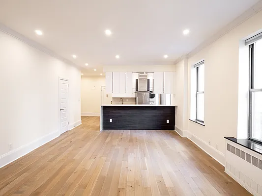 Rented by City Connections Realty | media 4