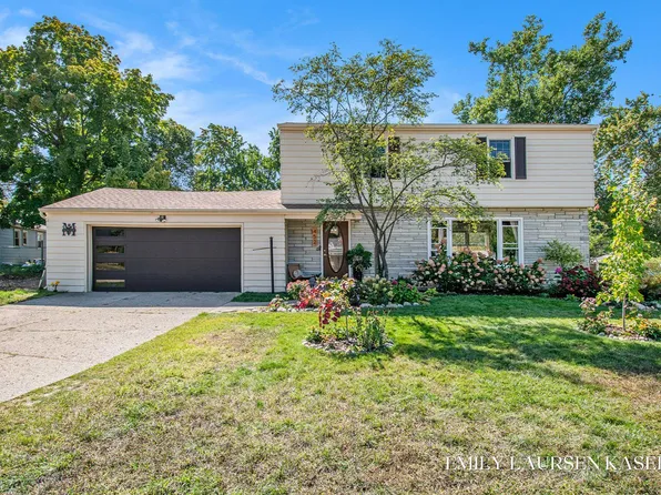 452 Springfield St NW, Comstock Park, MI 49321
