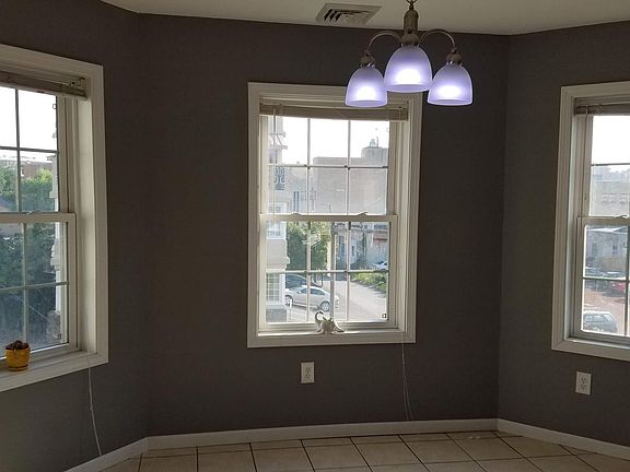 Bay windows overlooking Mulberry Street.