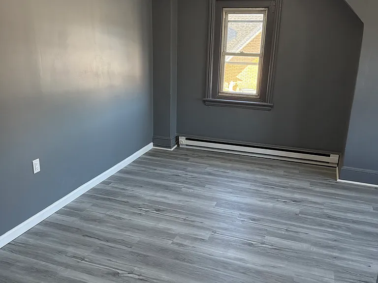 1110 Broadway Ave — Photo 11