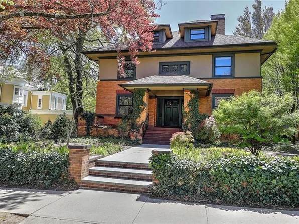 67 Manning St, Providence, RI 02906