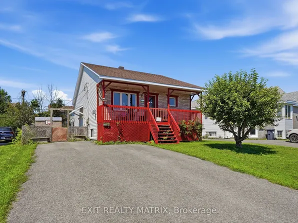 300 Tupper St, Hawkesbury, ON K6A 2V2
