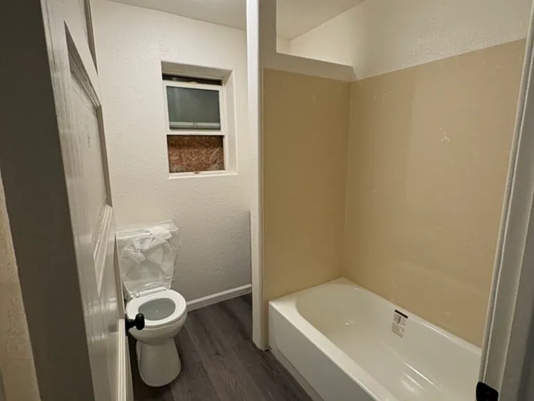 39 E 6th St #D — Photo 3