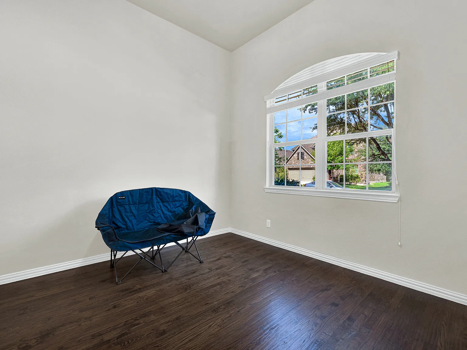 5 bed, 3762 sqft, $3,400 — Photo 3