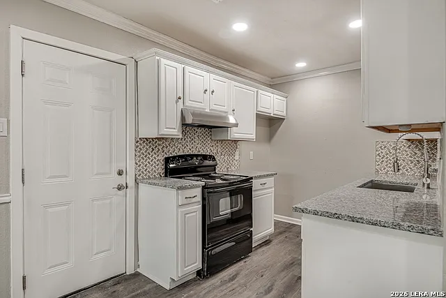 5230 Village Row — Photo 9