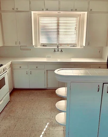 2773 Lakewood Ave — Photo 3