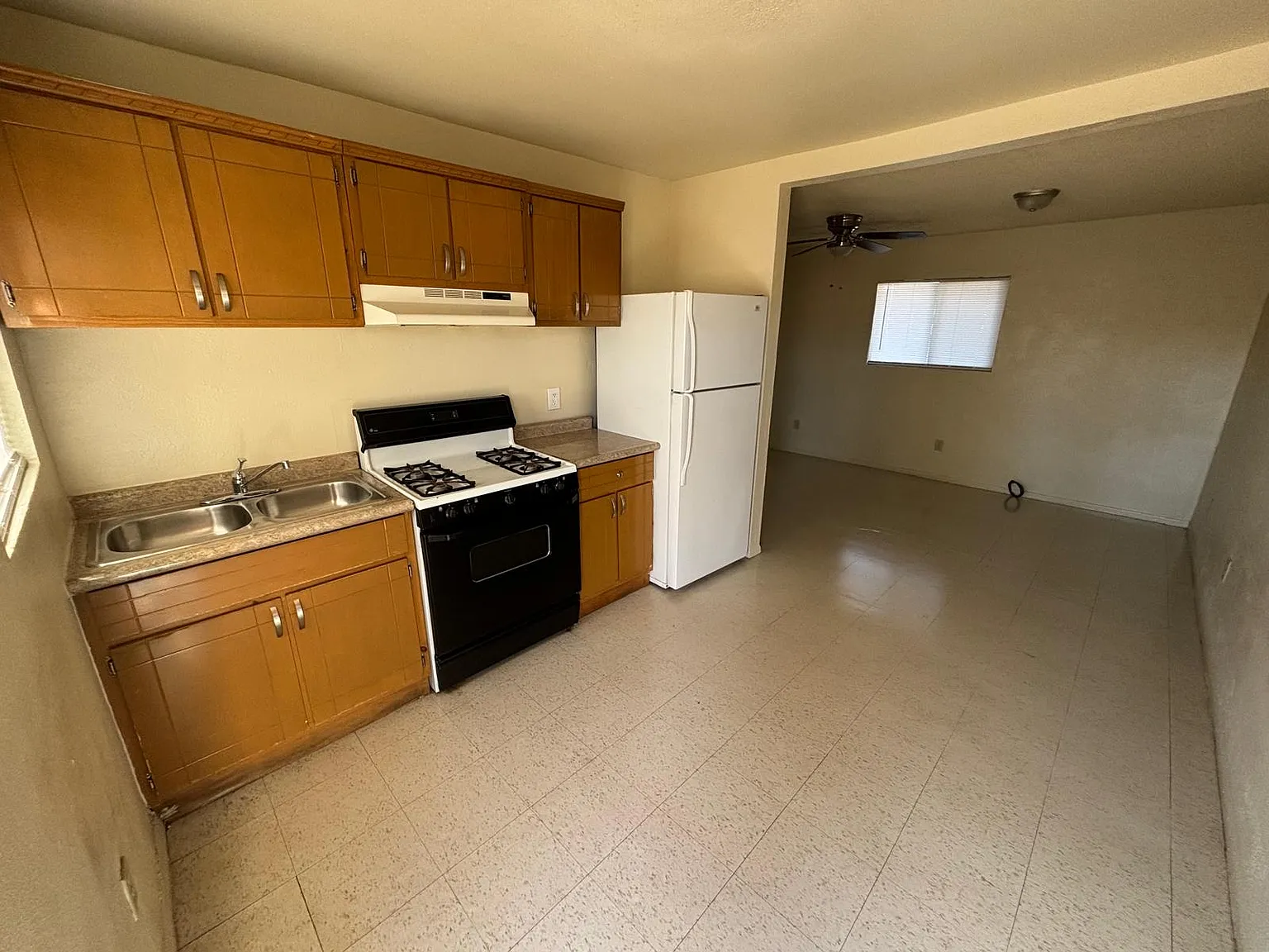 2 bed, 650 sqft, $700 — Photo 2