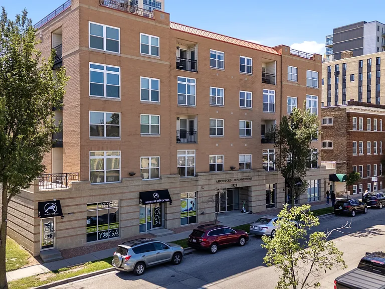 1920 N Farwell Ave #403 — Photo 40