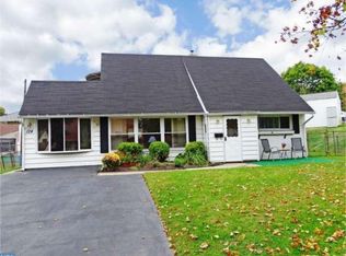 124 Hedge Rd, Levittown, PA 19056