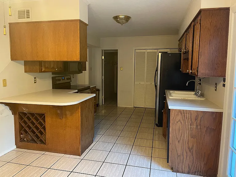 1408 Preston Ct — Photo 4