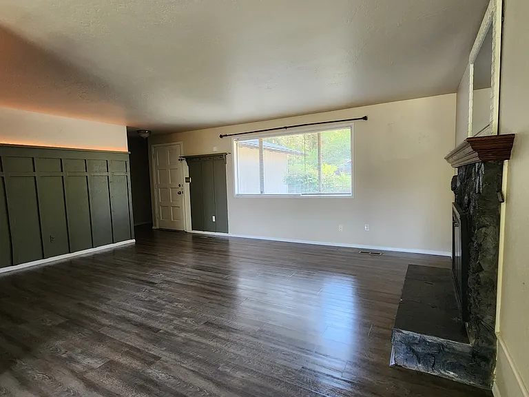 2217 Harrison Ave — Photo 7