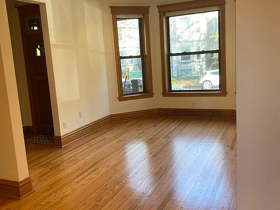 4th image of 2724 N Troy St #1